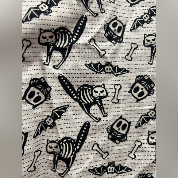 Retrolicious 2xl GLOW IN DARK Halloween blouse bones skull spooky cat rare goth - Picture 4 of 5